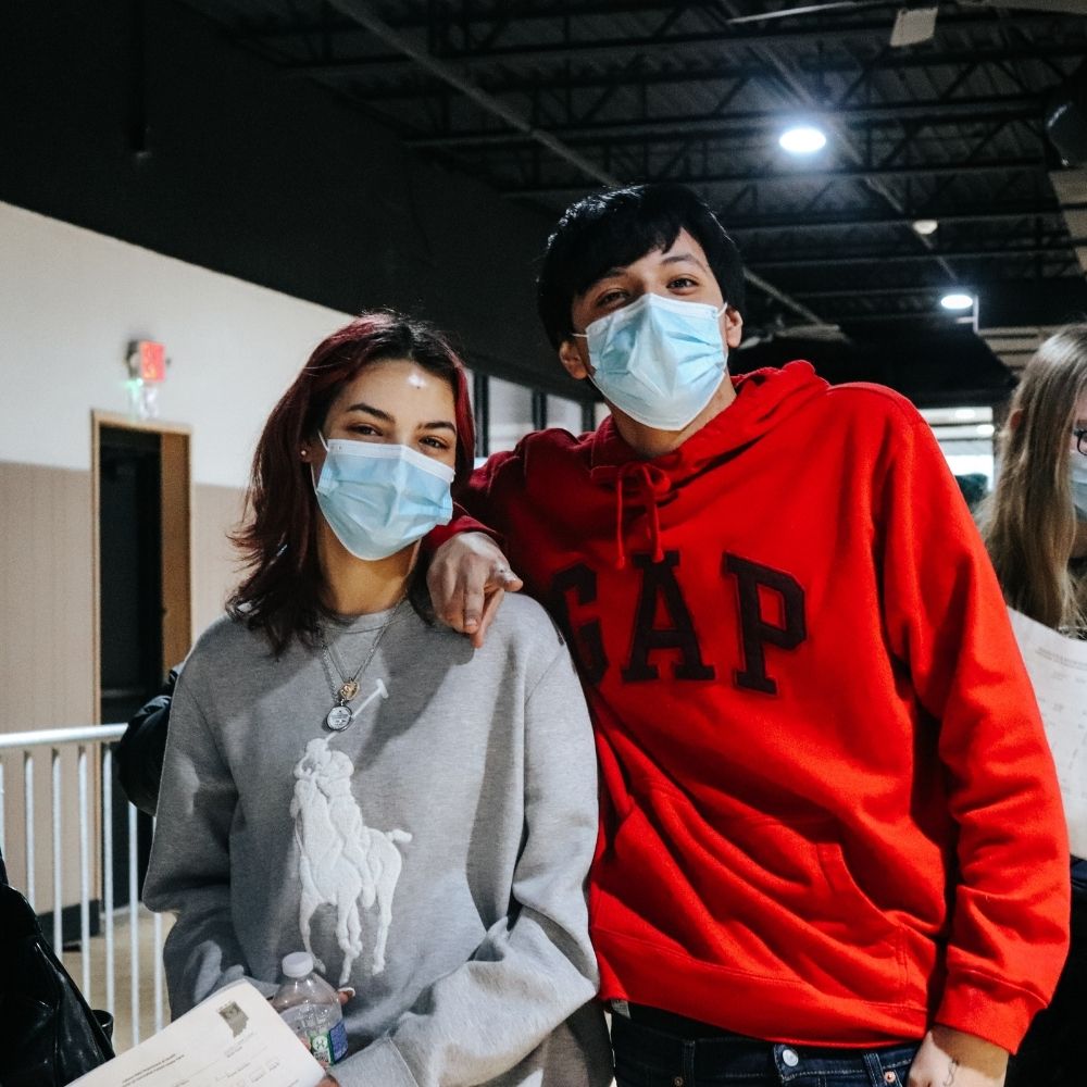 Two attendees receiving covid-19 vaccinations together